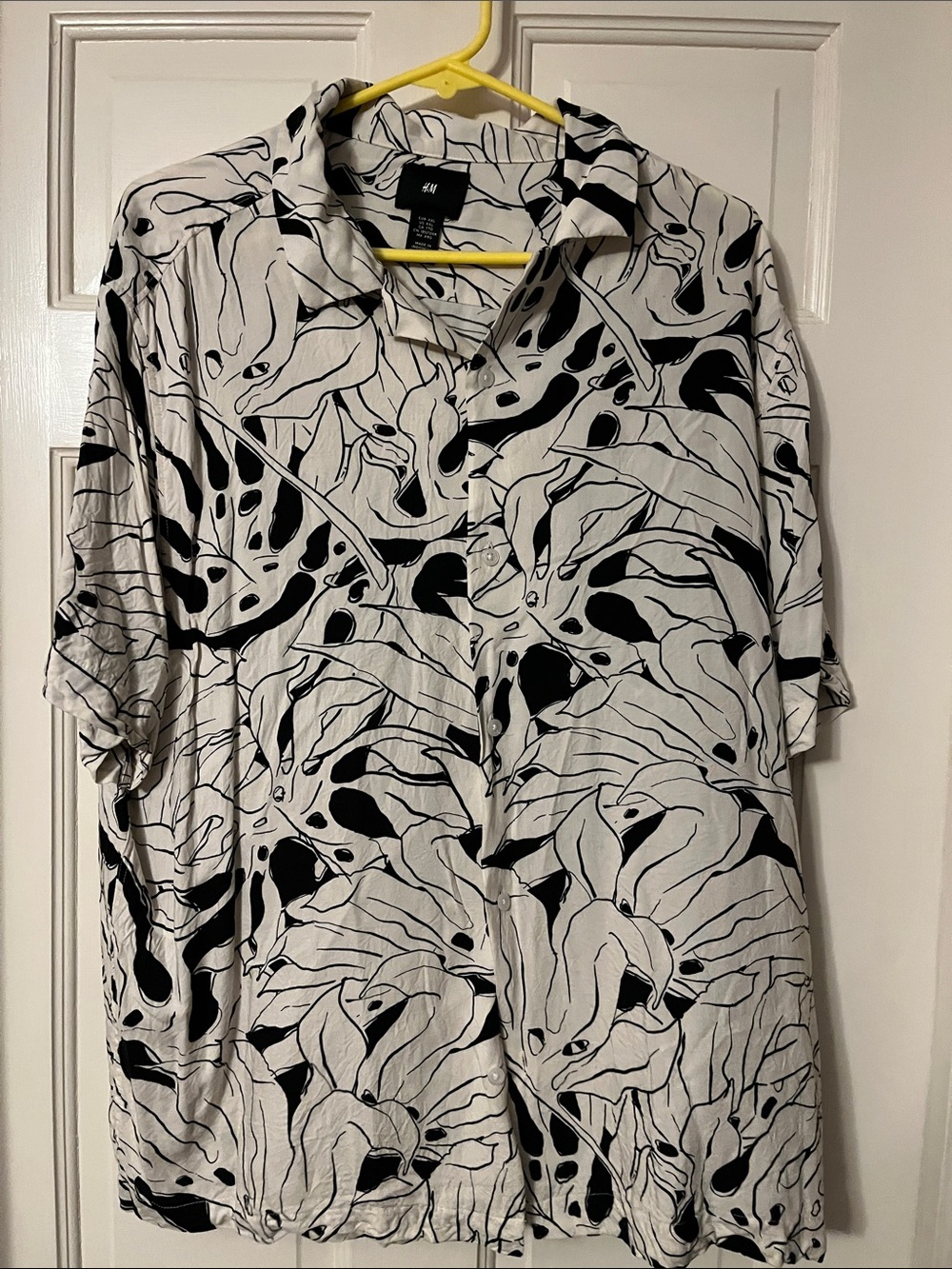H&M Black & White Short-Sleeve Botanical Print Button-Down Shirt
